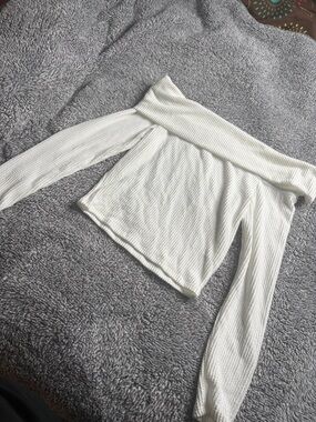 Off-Shoulder Ribbed Knit Women's Top - White